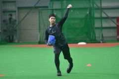 新人合同自主トレで汗を流す澁谷純希投手（帯農高３年）