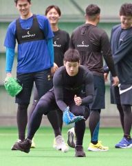 「自分に厳しく」日ハム澁谷（帯農高３年）、新人合同自主トレで汗