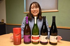 新成人のプレゼントにぴったり　めむろワイナリーでワインなど４本セット発売