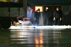 氷点下１５度の中、スケートリンク造成　ＰＴＡが始業式前に仕上げ作業　帯広・広野小