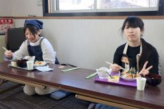 おいしく味わう児童