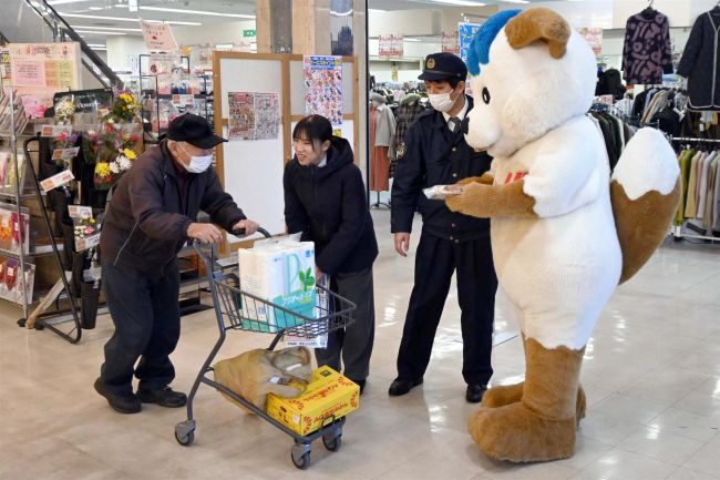 【写真】１１０番の適切な通報を　広尾署が街頭啓発