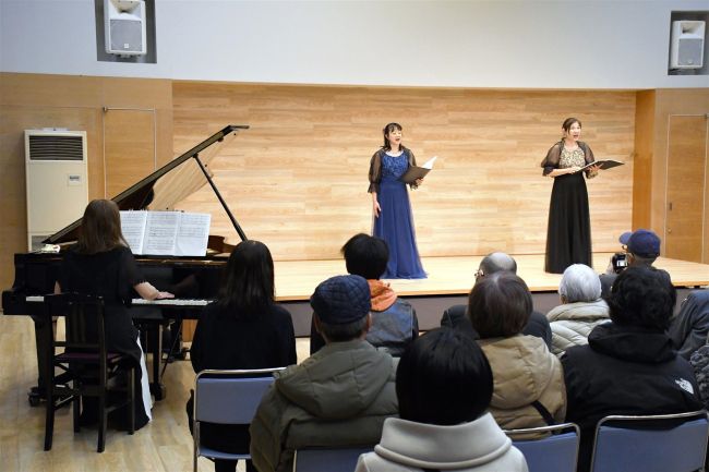 【写真】「日高山脈」幕別町民に披露　途別の西田さん作詞　有志で新年公演