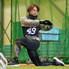 新人合同自主トレでアピールを続けるオリックス・片山楽生＝大阪市内（大賀章好撮影）