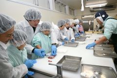 一斗缶でジンギスカン味わう　道ＳＨＯＫＵ 7