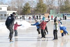 幕別町応援大使のスケート選手、子どもたちに滑る楽しさ伝える