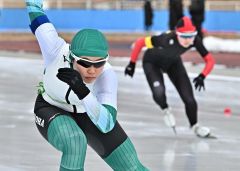 【女子１０００メートル】スタートダッシュする河本京葉（左、士幌中央）