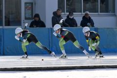 女子スプリント３位の農業。（左から）今井千陽、大野瑠花、上野結菜（金野和彦撮影）