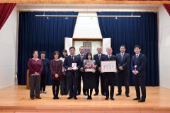 瀬戸産業と北陸銀行が木野南保育園に１０万円寄付 2