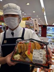合格へ、カツ絵馬弁当にｗｉｎナーロール　管内２社で受験生応援メニュー