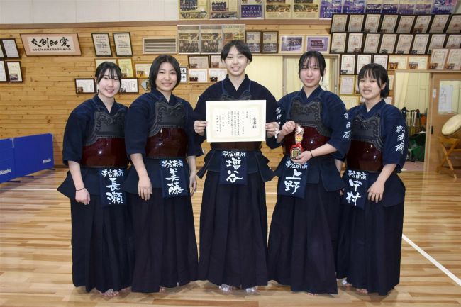 【写真】帯南商女子3位入賞、道高校新人剣道大会団体戦1部