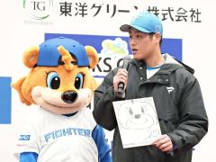 イベント恒例でマスコットの似顔絵を描いた澁谷純希＝千葉・鎌ヶ谷スタジアム（大賀章好撮影）