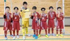 Ｕ１０クラスで優勝した啓西バモラＪｒ．ＦＣ