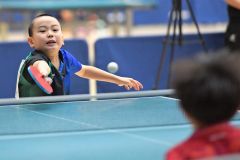 【小学男子・決勝】強烈なバックハンドで得点する札内クラブの西山天喜