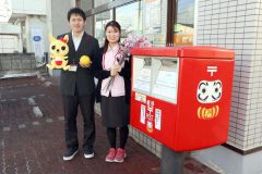 「吉報を」ポストがだるまに変身　帯広西部の各郵便局～こぼれ話