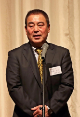 あいさつする川原実行委員長