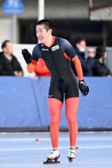 【男子５０００メートル】ゴール後に笑顔で応援席へ手を振る堀川雄大（白樺学園）