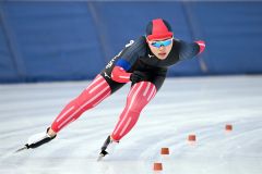 【女子１０００メートル】５００メートルを制した奥秋静子（帯三条）は１０００メートルでも準優勝を飾った