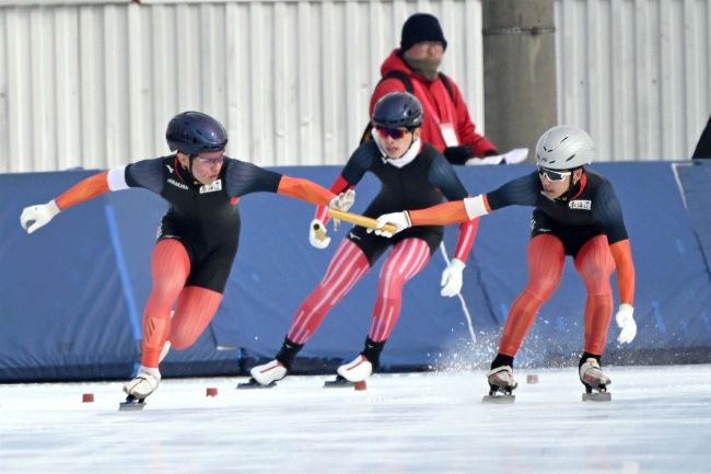 男子は白樺学園リンク新優勝２０００ｍリレー、インターハイ・スピードスケート