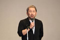 夢をテーマに講演する真鍋社長