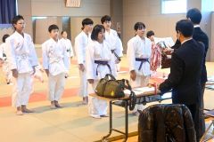 岩野さん、木村さん、笠井さんが優勝　幕別鏡開き柔道大会 4
