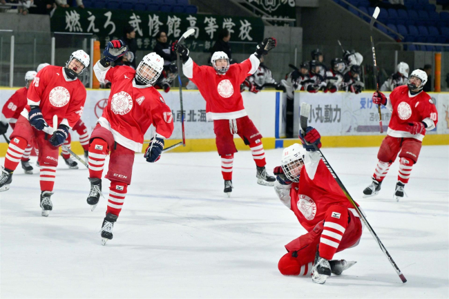 清水　初Ｖ懸け駒大苫小牧と激突　準決勝は武修館に快勝　白樺学園は３位　インターハイアイスホッケー