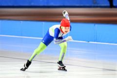 ６年の坂野、平子Ｖ　２年女子は宮浦　市児童スケート