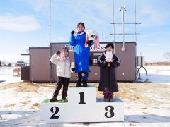 子どもも大人も力走　豊頃で町民スケート大会 2