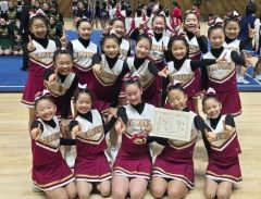 小学生高学年の部で優勝した帯広十勝チアリーディングチーム「ＲＥＤ　ＤＩＡＭＯＮＤＳ」