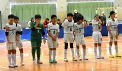 【第２ブロック決勝・西帯広大空ＦＣ―鈴蘭】激闘を勝ち抜き、笑顔と涙で喜ぶ西帯広大空の選手たち