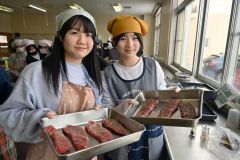 牛ステーキの焼き方学ぶ　北海道ホテル総料理長が伝授　帯広つつじが丘小 2