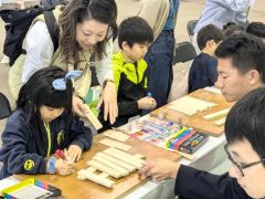 イベントで木琴を紹介する士幌高生徒（士幌高校提供）