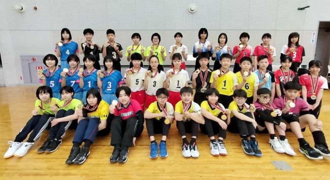 石井賞（優秀選手賞）に３４人　帯広小学生バレーボール連盟が授賞式