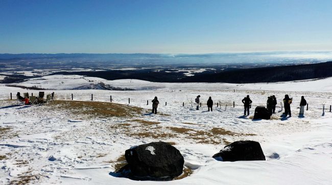 冬のナイタイ高原牧場の絶景、食や体験と共に　上士幌で１人１３万円ツアー