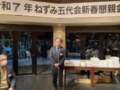 あいさつする三五六会の森会長