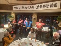各世代代表による恒例の豆まき