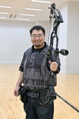 道室内選手権大会ＣＰ男子で初優勝を果たし、笑顔を見せる遠藤瞳