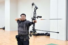 よつ葉アリーナ十勝で練習に励む遠藤瞳。道室内選手権大会ＣＰ男子で初優勝を果たした