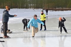 町外小学生の授業利用など、存在感が増す中央運動公園スケートリンク（３０日、豊似小の授業）