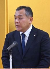 あいさつする太田会長