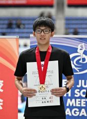男子１０００メートル優勝の宮本哲朗（帯一、塩原真撮影）