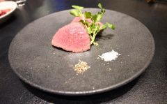 プティサレで提供している「いけだ牛のロティ」