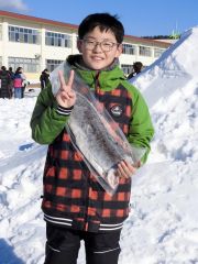 秋サケを掘り当てた下坂さん