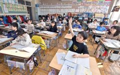 雪山の中　４日ぶり登校　帯広の小中学校、午前授業で再開 5