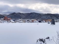 本別大橋から望む、一面が雪化粧の本別町市街地