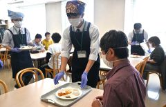 更別農業と旭川工業　本格シェフとコラボしフレンチ試食会　専門校同士初交流