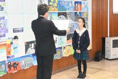 小学生部門作文の部、最優秀賞の久保咲楽さん