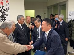 辻氏が初当選　清水町長選　現職３選阻む