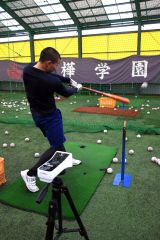 オリックス片山楽生投手が母校の白樺学園高野球部に野球用品寄贈