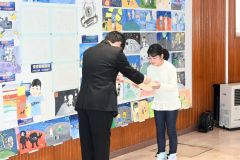 小学生部門絵画の部、最優秀賞の佛田織羽さん